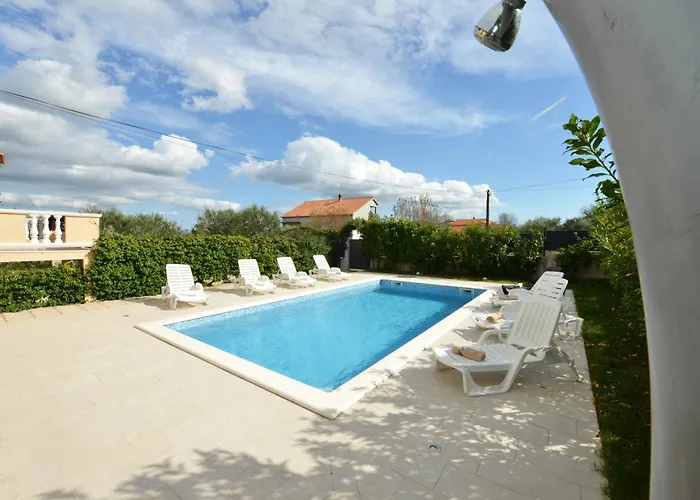 Zvizda Βίλα Ζαντάρ