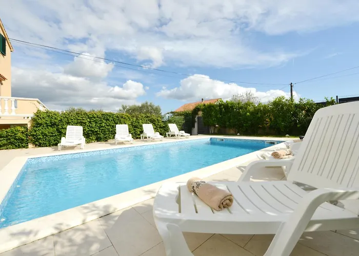 Βίλα Zvizda Ζαντάρ